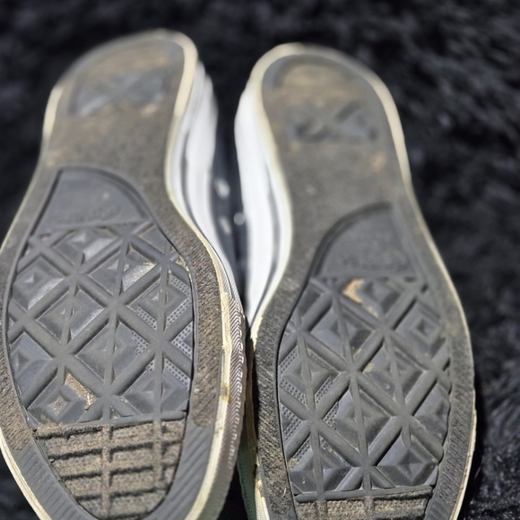 Converse Chuck Taylor All Star low-top sneakers WOMENS SIZE 9 EUC - Picture 2 of 5